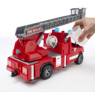 02532 Игрушка из пластмассы Bruder "MB Sprinter пожарная машина с лестницей и помпой" (свет, звук)