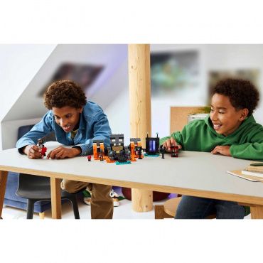 21590 Конструктор Майнкрафт "Битва с Визером"