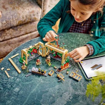 76445 Конструктор Гарри Поттер "Замок Хогвартс: Класс Гербологии"