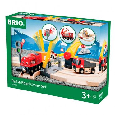 33208 BRIO Игровой набор Ж/д с автодорогой, переездом и краном, 26 элементов