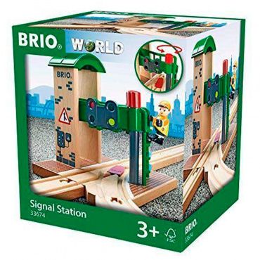 33674 BRIO Игровой набор Сигнальная станция с мех. переключением светофоров, 2 эл.
