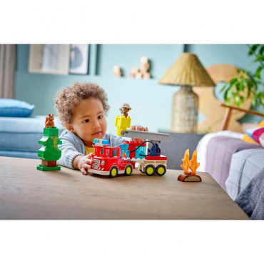 10473 Конструктор Дупло 'Пожарная машина со шлангом и пожарным оборудованием'