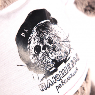 Ks22-074 Игрушка мягконабивная Басик в футболке с принтом "Плюшевая революция"