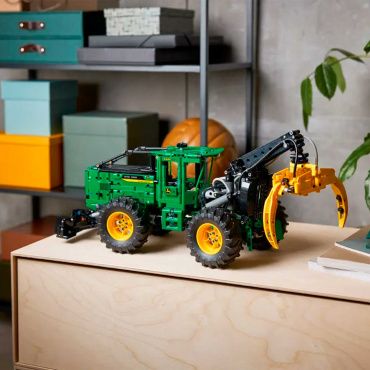 Конструктор Техник "Скиддер John Deere 948L-II" 42157