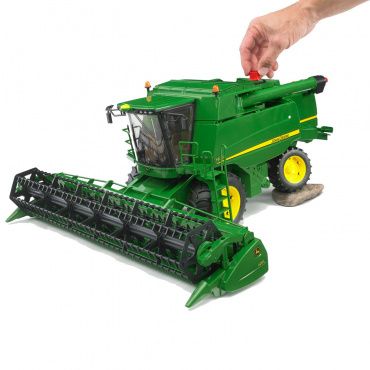 02132 Игрушка из пластмассы Bruder Комбайн John Deere T670i