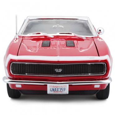 31684 Машинка die-cast 1967 Chevrolet Camaro SS 396 Convertible, 1:18, красная, открывающиеся двери