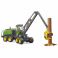 02135 Игрушка из пластмассы Bruder Харвестер John Deere 1270G с бревном